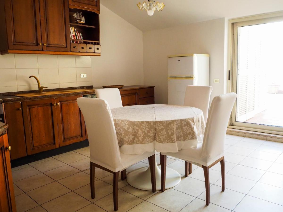 Terrazza Cavour Apartment Bari Bagian luar foto
