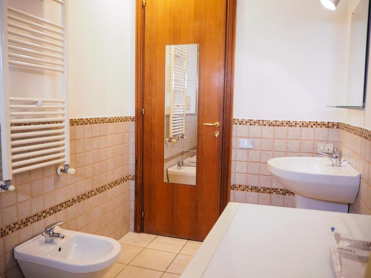 Terrazza Cavour Apartment Bari Bagian luar foto