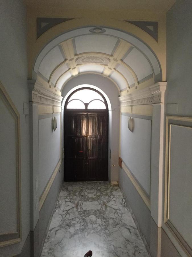 Terrazza Cavour Apartment Bari Bagian luar foto