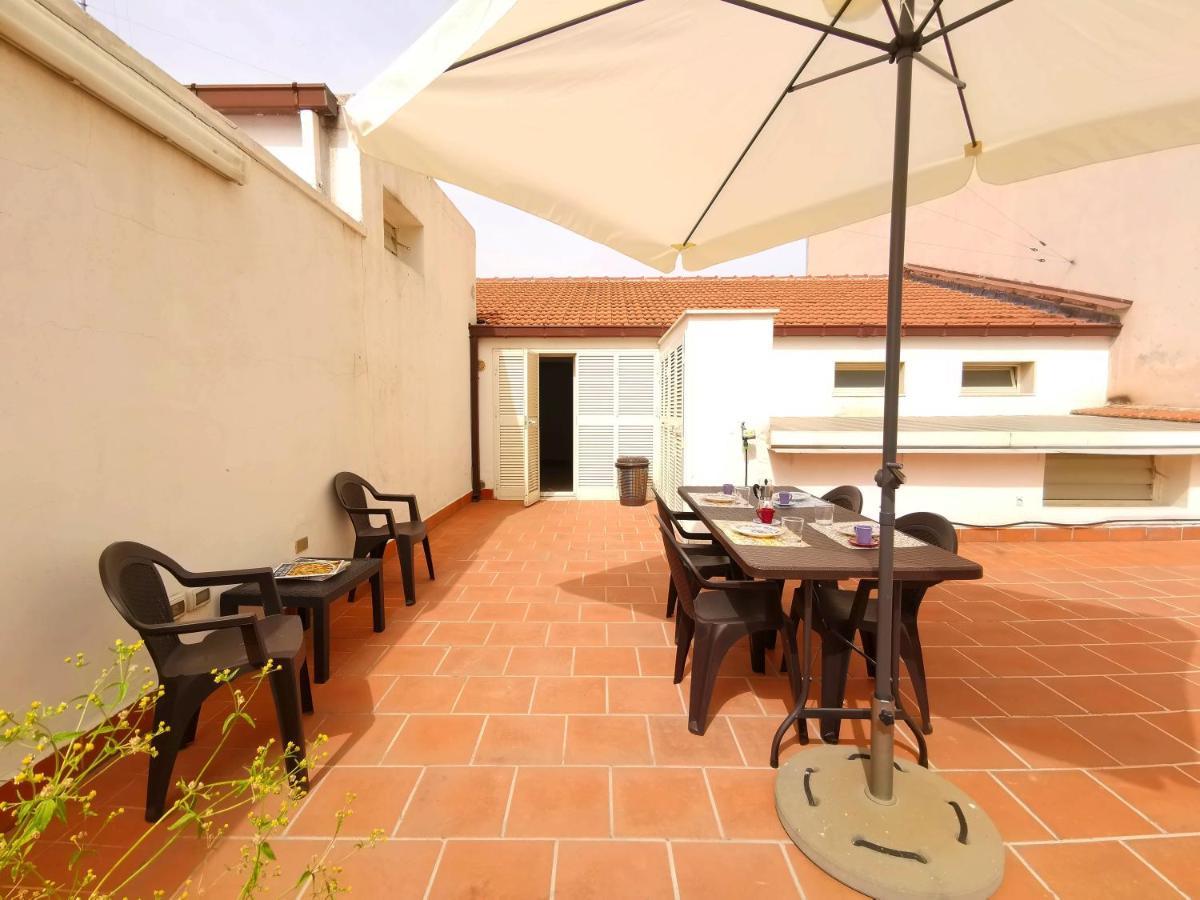 Terrazza Cavour Apartment Bari Bagian luar foto
